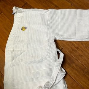 New! LA Lakers white robe with front pockets size XXL cotton polyester